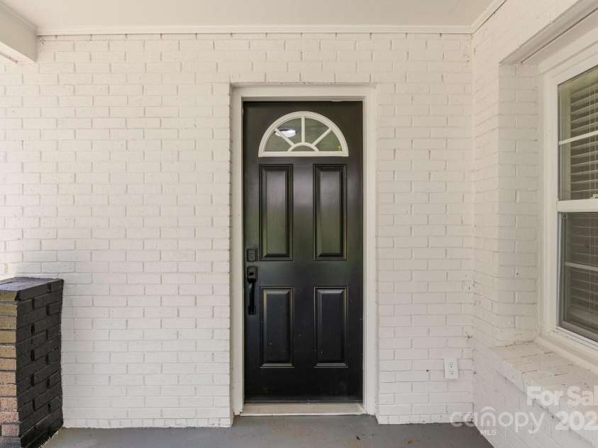 509 8th Avenue Extension, Cramerton, NC 28032.  MLS# CAR4275432, YatesRealty ID 25534. 