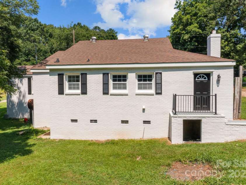 509 8th Avenue Extension, Cramerton, NC 28032.  MLS# CAR4275432, YatesRealty ID 25534. 