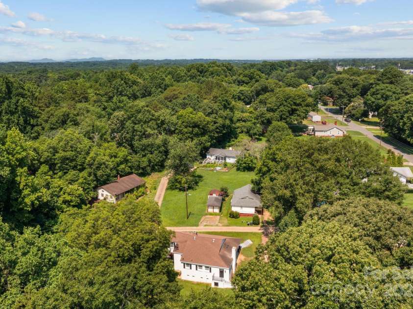 509 8th Avenue Extension, Cramerton, NC 28032.  MLS# CAR4275432, YatesRealty ID 25534. 