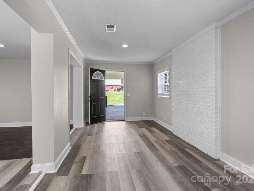 509 8th Avenue Extension, Cramerton, NC 28032.  MLS# CAR4275432, YatesRealty ID 25534. 