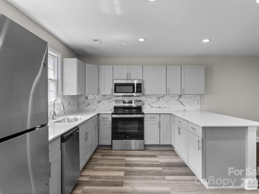 509 8th Avenue Extension, Cramerton, NC 28032.  MLS# CAR4275432, YatesRealty ID 25534. 