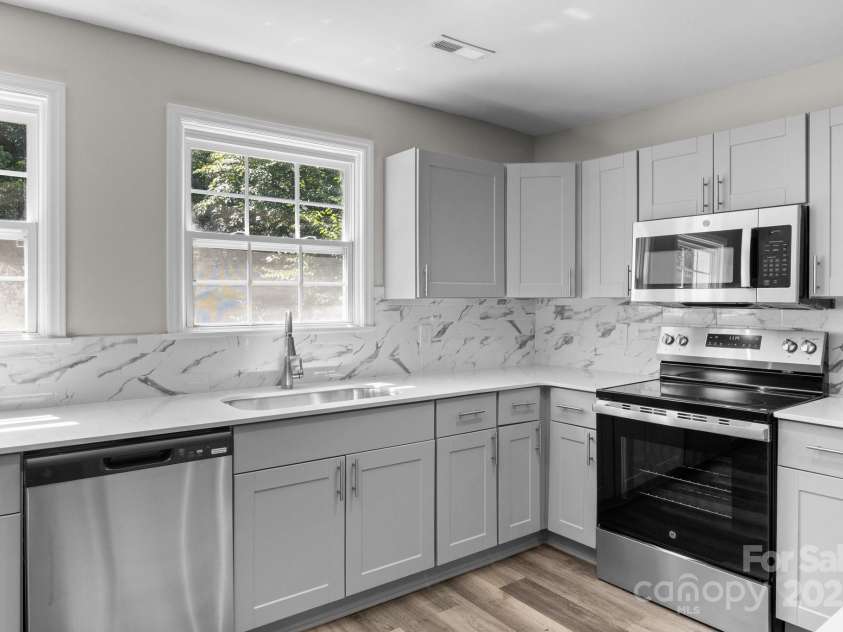 509 8th Avenue Extension, Cramerton, NC 28032.  MLS# CAR4275432, YatesRealty ID 25534. 