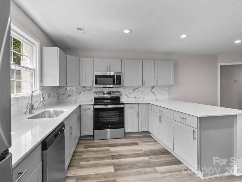 509 8th Avenue Extension, Cramerton, NC 28032.  MLS# CAR4275432, YatesRealty ID 25534. 