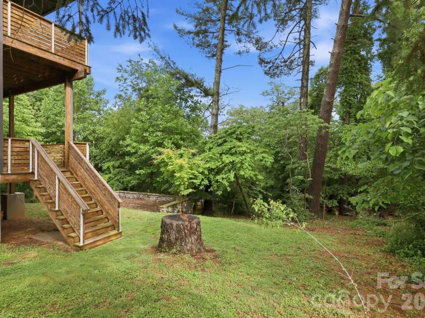 40 Malvern Walk, Asheville, NC 28806.  MLS# CAR4385374, YatesRealty ID 25535. 