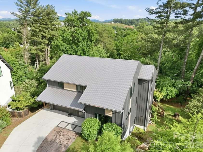 40 Malvern Walk, Asheville, NC 28806.  MLS# CAR4385374, YatesRealty ID 25535. 