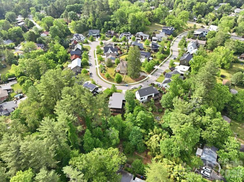 40 Malvern Walk, Asheville, NC 28806.  MLS# CAR4385374, YatesRealty ID 25535. 