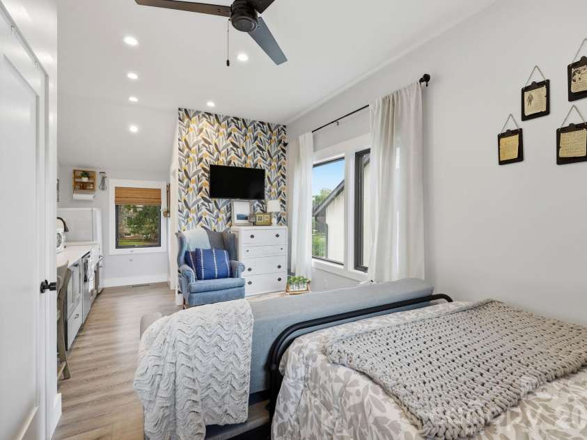 40 Malvern Walk, Asheville, NC 28806.  MLS# CAR4385374, YatesRealty ID 25535. ADU Studio
