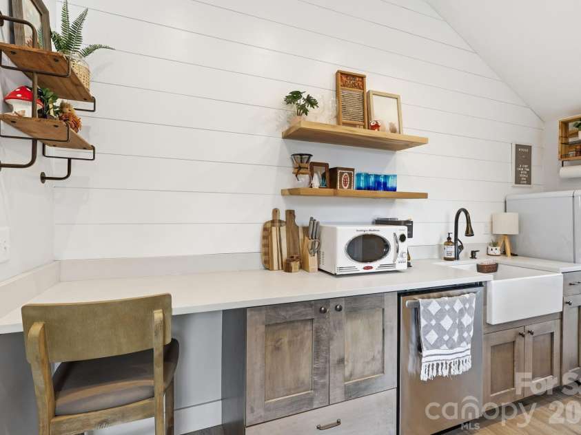 40 Malvern Walk, Asheville, NC 28806.  MLS# CAR4385374, YatesRealty ID 25535. ADU with Kitchenette