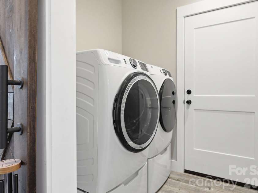 40 Malvern Walk, Asheville, NC 28806.  MLS# CAR4385374, YatesRealty ID 25535. Laundry Room
