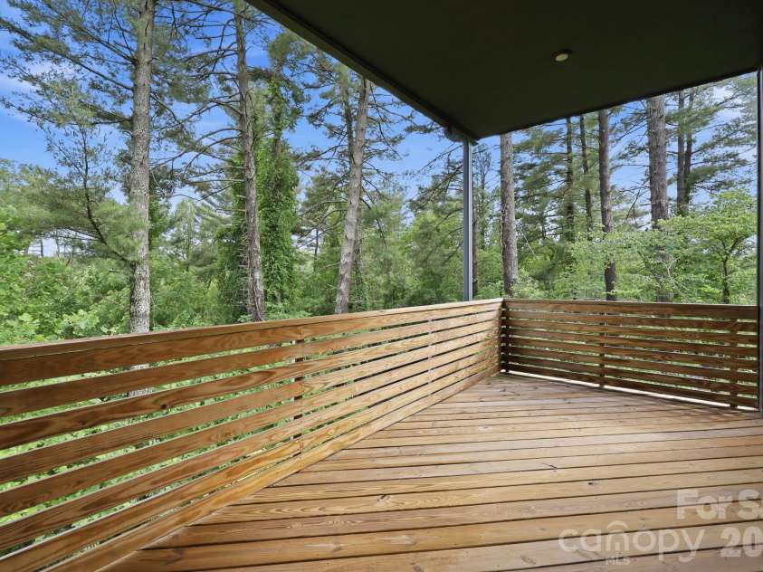 40 Malvern Walk, Asheville, NC 28806.  MLS# CAR4385374, YatesRealty ID 25535. Main Level Covered Deck