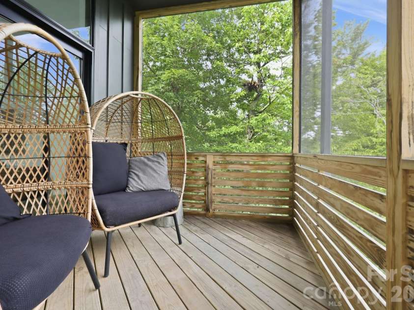 40 Malvern Walk, Asheville, NC 28806.  MLS# CAR4385374, YatesRealty ID 25535. Main Level Covered Screened Deck
