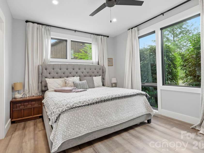 40 Malvern Walk, Asheville, NC 28806.  MLS# CAR4385374, YatesRealty ID 25535. Primary Bedroom on Main Level
