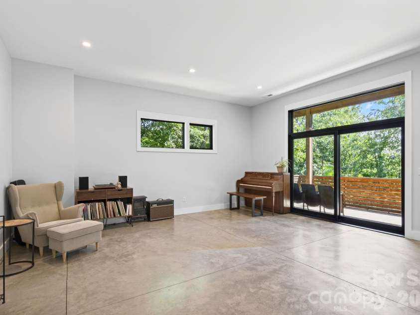 40 Malvern Walk, Asheville, NC 28806.  MLS# CAR4419917, YatesRealty ID 25535. 10-Foot Ceilings and Deck Access