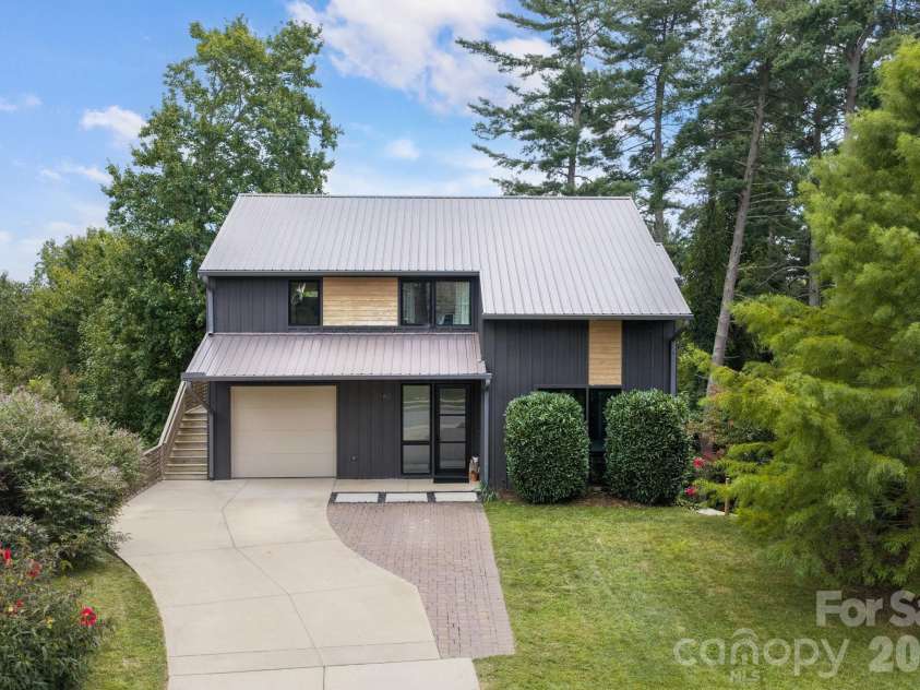 40 Malvern Walk, Asheville, NC 28806.  MLS# CAR4419917, YatesRealty ID 25535. Attached Garage and Plenty of Parking