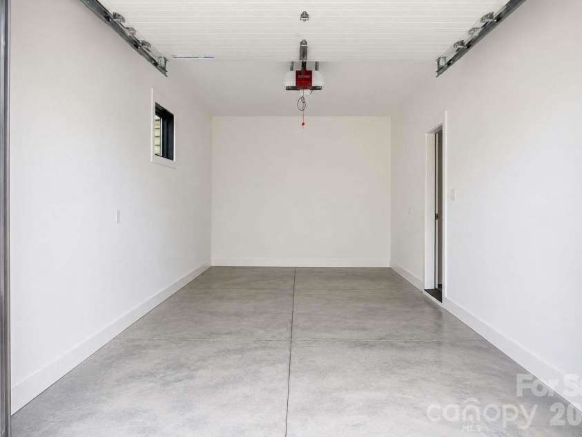 40 Malvern Walk, Asheville, NC 28806.  MLS# CAR4419917, YatesRealty ID 25535. Attached One-Car Garage