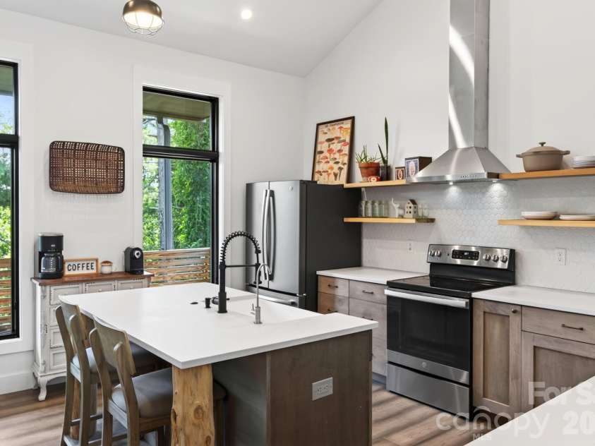 40 Malvern Walk, Asheville, NC 28806.  MLS# CAR4419917, YatesRealty ID 25535. Chef's Kitchen Features Quartz and Stainless Steel