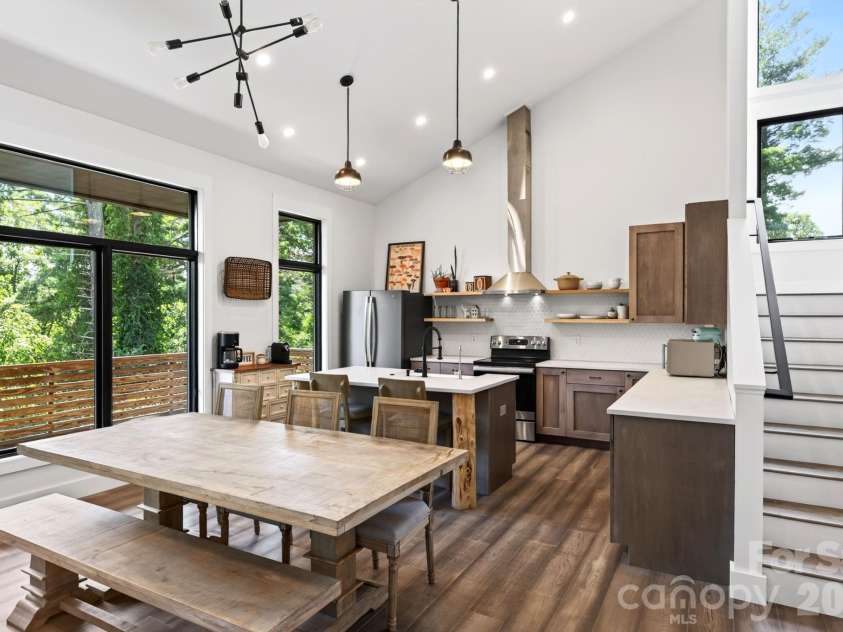 40 Malvern Walk, Asheville, NC 28806.  MLS# CAR4419917, YatesRealty ID 25535. Kitchen Flows Seamlessly Into Dining Area