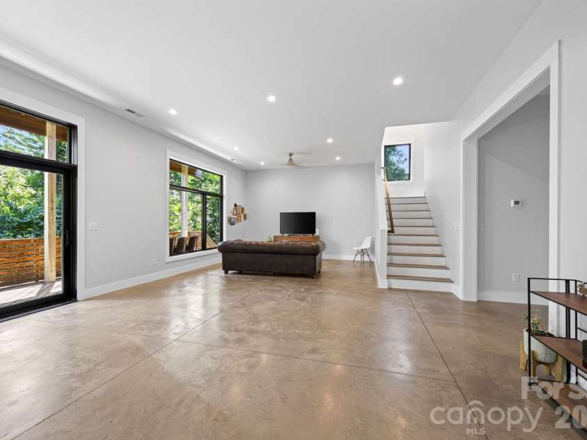 40 Malvern Walk, Asheville, NC 28806.  MLS# CAR4419917, YatesRealty ID 25535. Modern Polished Concrete Floors