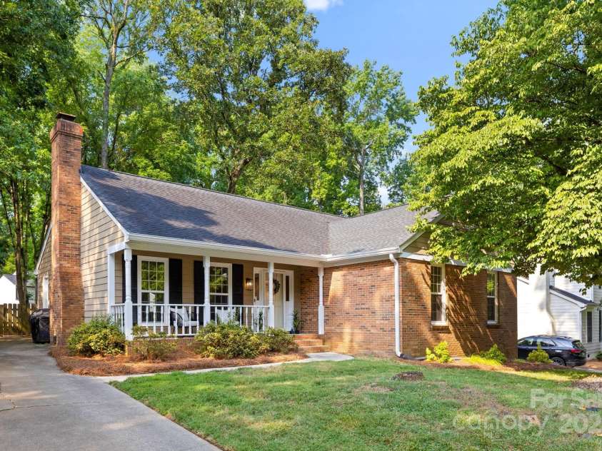 8806 Golf Ridge Drive, Charlotte, NC 28277.  MLS# CAR4278469, YatesRealty ID 25535. 