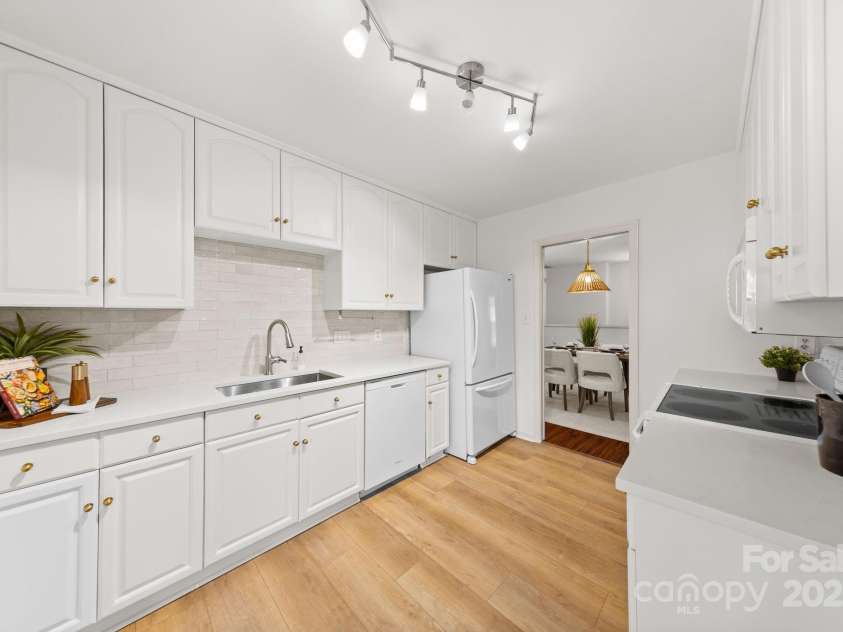 8806 Golf Ridge Drive, Charlotte, NC 28277.  MLS# CAR4278469, YatesRealty ID 25535. 