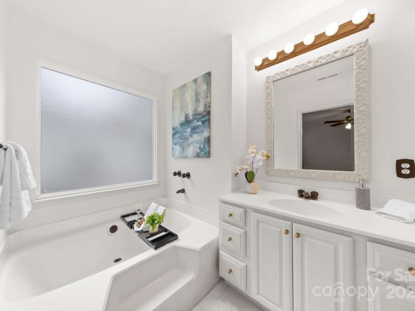 8806 Golf Ridge Drive, Charlotte, NC 28277.  MLS# CAR4278469, YatesRealty ID 25535. 