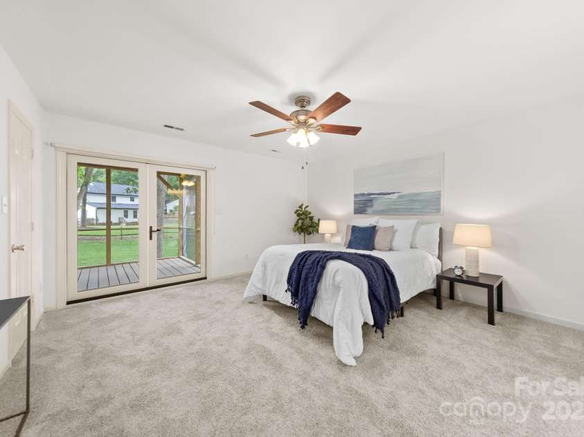 8806 Golf Ridge Drive, Charlotte, NC 28277.  MLS# CAR4278469, YatesRealty ID 25535. Large primary bedroom