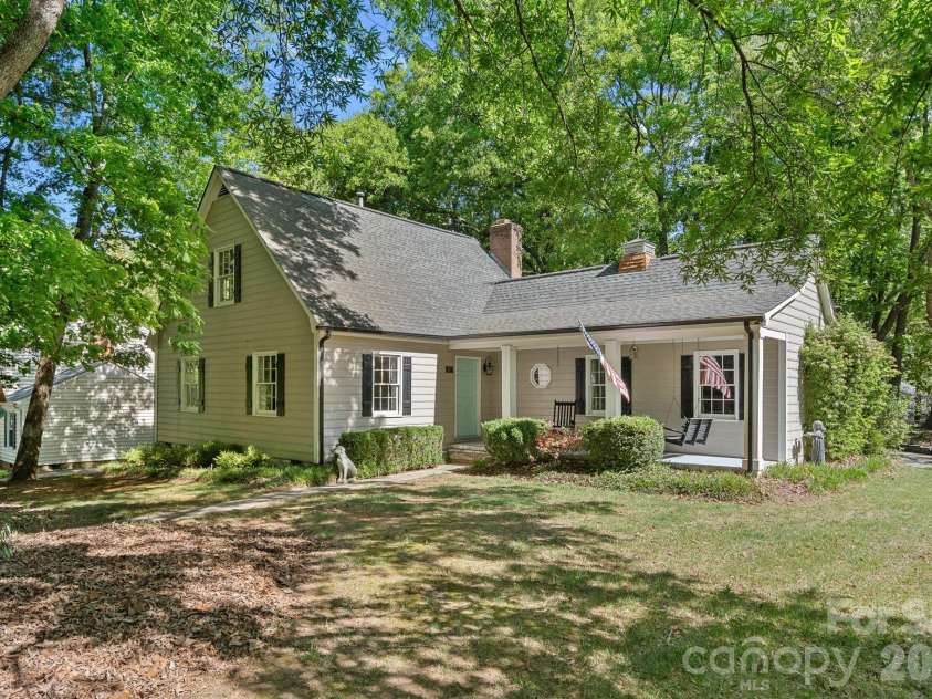 817 Bent Wood Court, Matthews, NC 28105.  MLS# CAR4371956, YatesRealty ID 25537. 