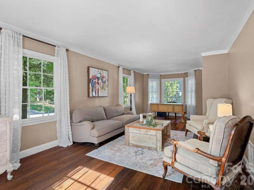 817 Bent Wood Court, Matthews, NC 28105.  MLS# CAR4371956, YatesRealty ID 25537. 