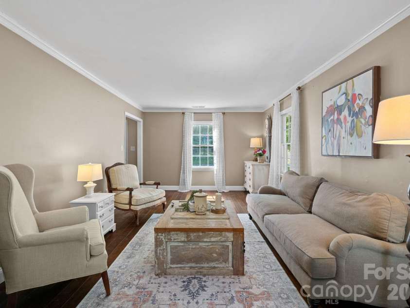 817 Bent Wood Court, Matthews, NC 28105.  MLS# CAR4371956, YatesRealty ID 25537. 