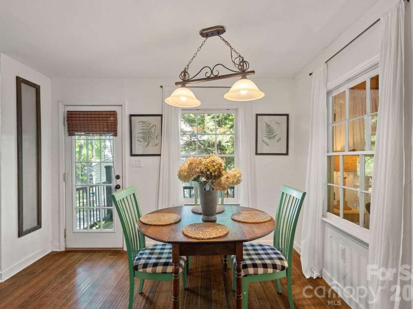 817 Bent Wood Court, Matthews, NC 28105.  MLS# CAR4371956, YatesRealty ID 25537. 