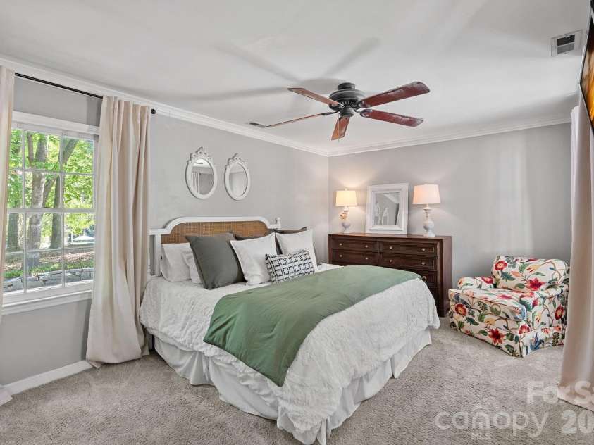 817 Bent Wood Court, Matthews, NC 28105.  MLS# CAR4371956, YatesRealty ID 25537. 