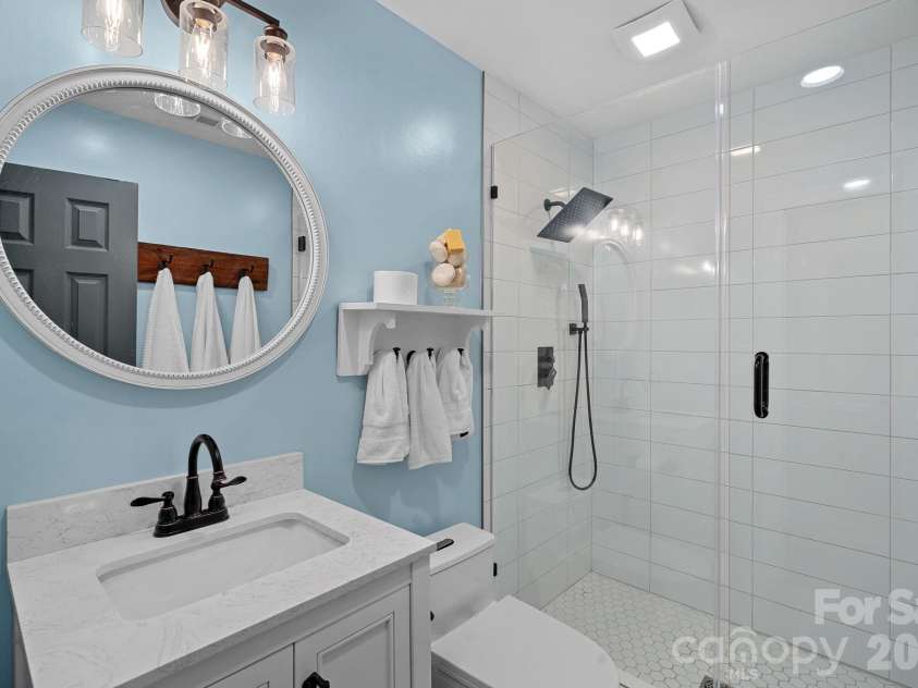 817 Bent Wood Court, Matthews, NC 28105.  MLS# CAR4371956, YatesRealty ID 25537. 