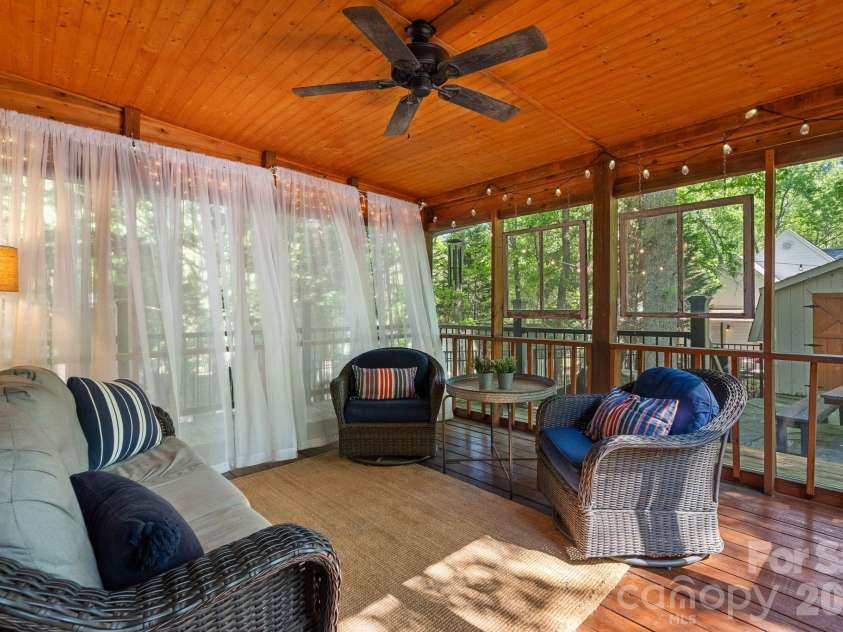 817 Bent Wood Court, Matthews, NC 28105.  MLS# CAR4371956, YatesRealty ID 25537. 