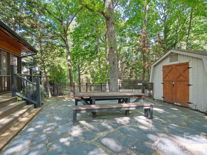817 Bent Wood Court, Matthews, NC 28105.  MLS# CAR4371956, YatesRealty ID 25537. 