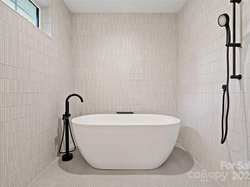 21 Talmadge Court, Asheville, NC 28806.  MLS# CAR4258769, YatesRealty ID 25538. 
