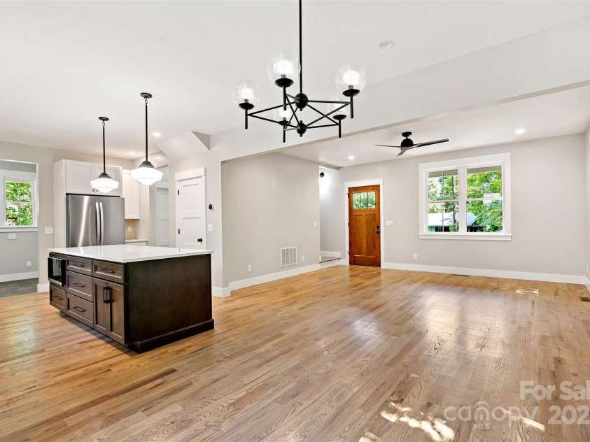 21 Talmadge Court, Asheville, NC 28806.  MLS# CAR4258769, YatesRealty ID 25538. 