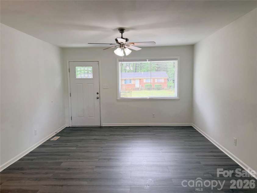 9209 Edgevale Drive, Charlotte, NC 28216.  MLS# CAR4378762, YatesRealty ID 25538. 