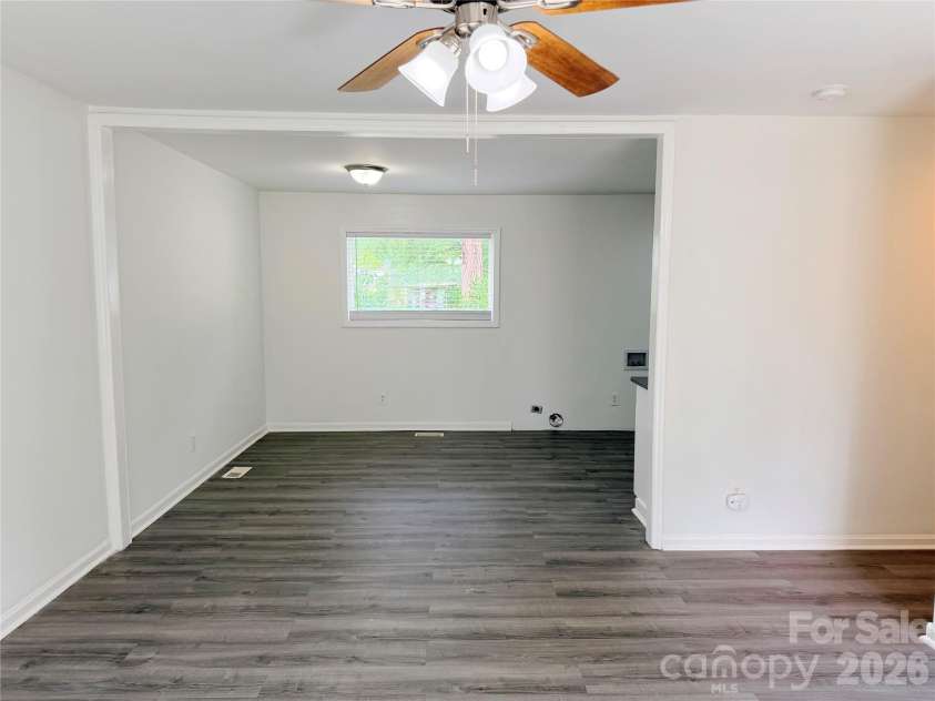 9209 Edgevale Drive, Charlotte, NC 28216.  MLS# CAR4378762, YatesRealty ID 25538. 