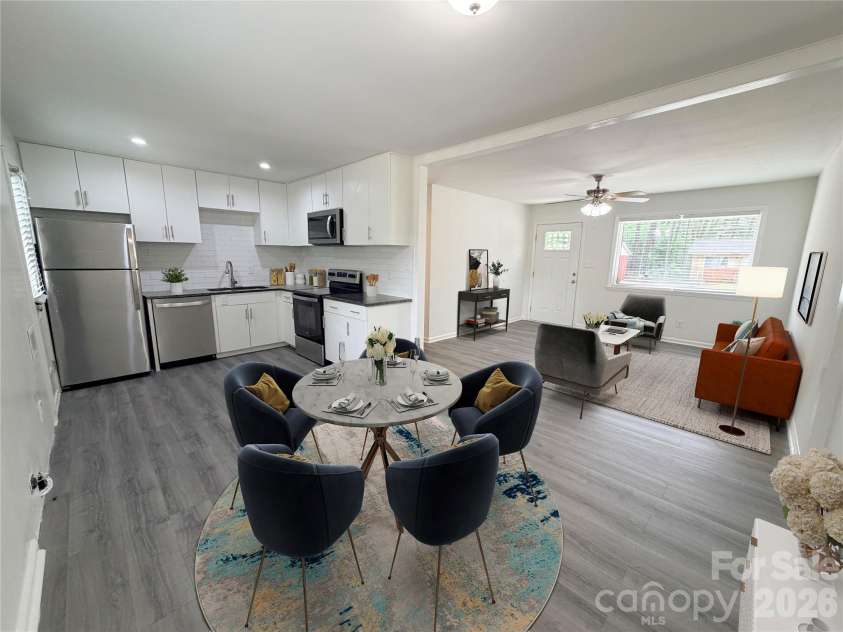 9209 Edgevale Drive, Charlotte, NC 28216.  MLS# CAR4378762, YatesRealty ID 25538. 