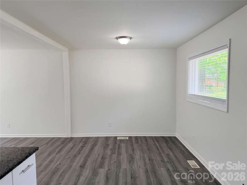 9209 Edgevale Drive, Charlotte, NC 28216.  MLS# CAR4378762, YatesRealty ID 25538. 