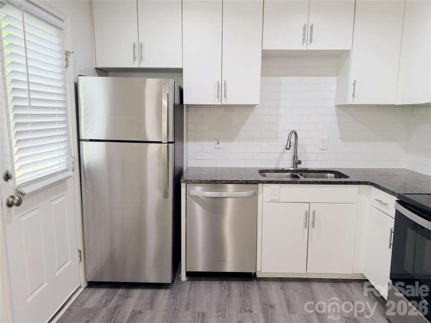 9209 Edgevale Drive, Charlotte, NC 28216.  MLS# CAR4378762, YatesRealty ID 25538. 