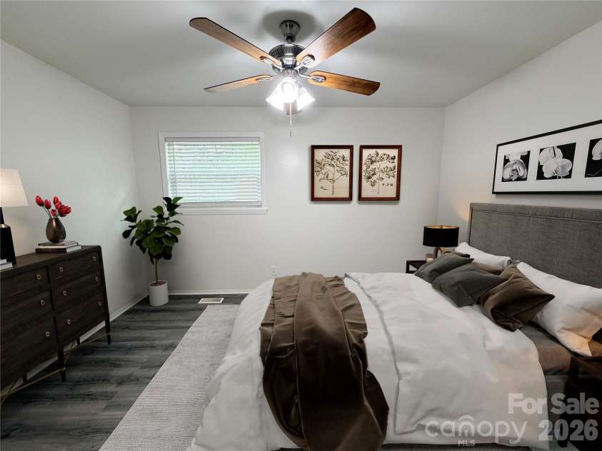 9209 Edgevale Drive, Charlotte, NC 28216.  MLS# CAR4378762, YatesRealty ID 25538. 