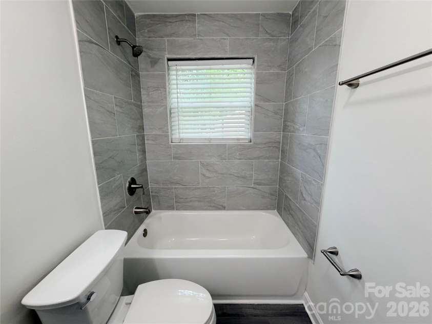 9209 Edgevale Drive, Charlotte, NC 28216.  MLS# CAR4378762, YatesRealty ID 25538. 