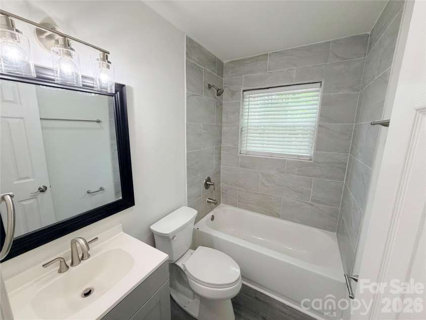 9209 Edgevale Drive, Charlotte, NC 28216.  MLS# CAR4378762, YatesRealty ID 25538. 