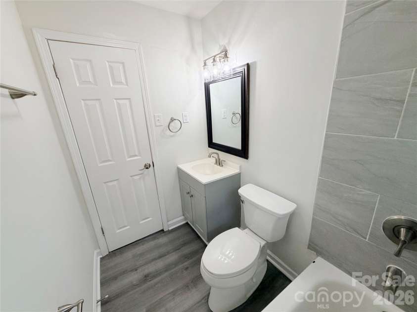 9209 Edgevale Drive, Charlotte, NC 28216.  MLS# CAR4378762, YatesRealty ID 25538. 