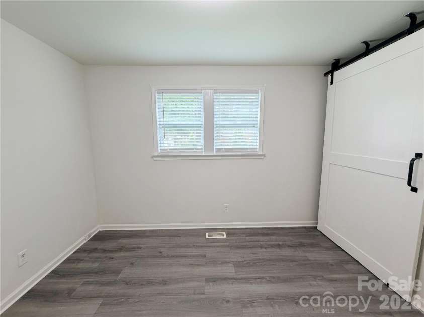 9209 Edgevale Drive, Charlotte, NC 28216.  MLS# CAR4378762, YatesRealty ID 25538. 