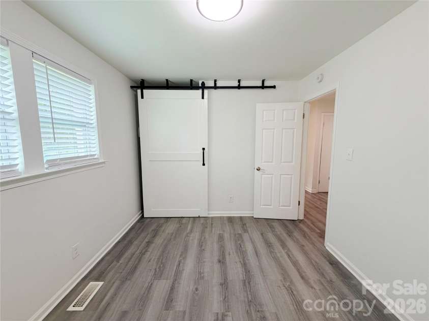 9209 Edgevale Drive, Charlotte, NC 28216.  MLS# CAR4378762, YatesRealty ID 25538. 