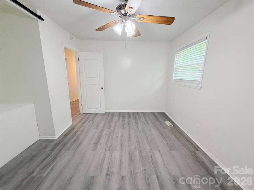9209 Edgevale Drive, Charlotte, NC 28216.  MLS# CAR4378762, YatesRealty ID 25538. 
