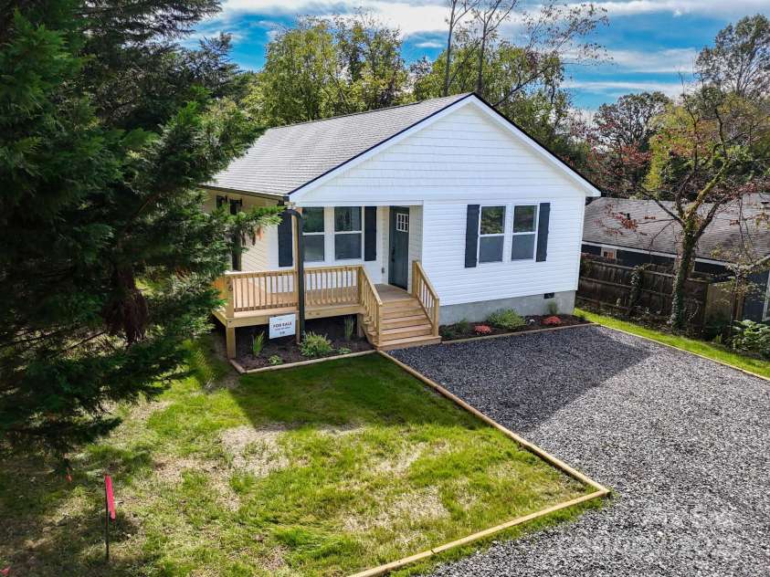 26 Crest Avenue, Asheville, NC 28803.  MLS# CAR4301381, YatesRealty ID 2554. 