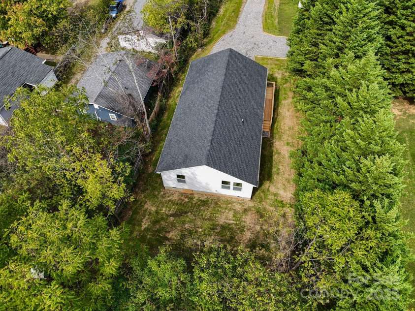 26 Crest Avenue, Asheville, NC 28803.  MLS# CAR4301381, YatesRealty ID 2554. 
